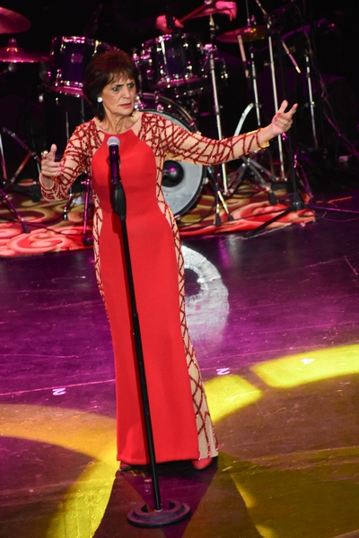 Linda de Suza au Casino Du Liban